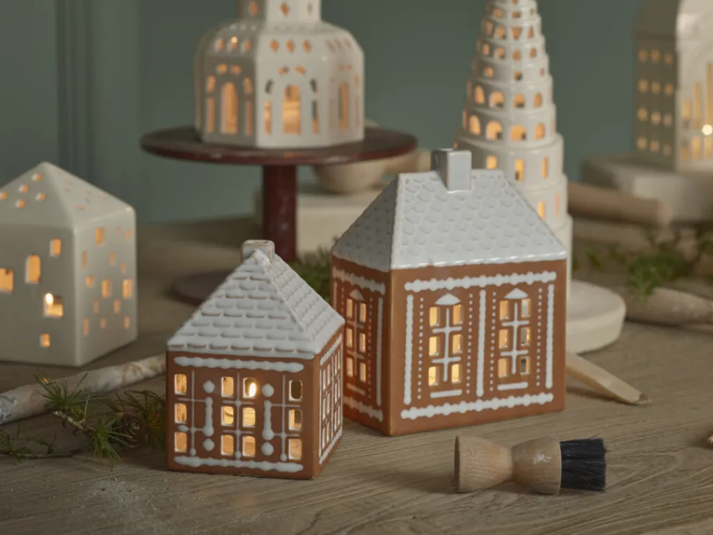 Hot Gingerbread Lyshus H15,5 cm, Brun Lyshuse