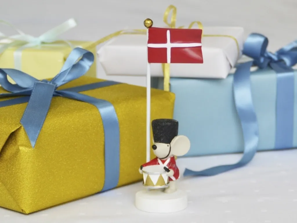 Outlet Bordflag Mus m. Tromme H14,5 cm Børn Fødselsdagsdekoration|Bordflag