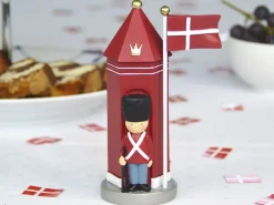Clearance Kids By Friis Bordpynt Flag & Skilderhus H15 cm