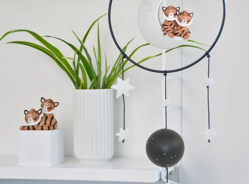 Børn Kids By Friis Børneværelse|Interiør Til Børneværelset > Uro Tvillingen H40 cm