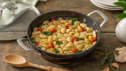 Le Creuset Pander > Essential Sauterpande m. Keramisk Non-stick Belægning , Black
