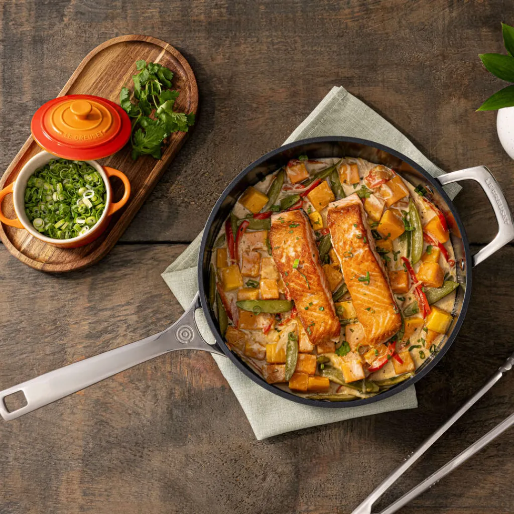 Le Creuset Pander > Essential Sauterpande m. Keramisk Non-stick Belægning , Black