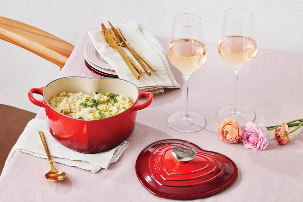 Le Creuset Gryder Og Kasseroller > Heart Gryde m. Hjerteformet Knop 20 cm/1,9 L, Cerise
