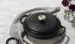 Le Creuset Gryder Og Kasseroller > Signature Buffetgryde 30 cm/3,5 L,