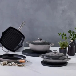 Le Creuset Pander ><noscript><img data-lazyloaded=