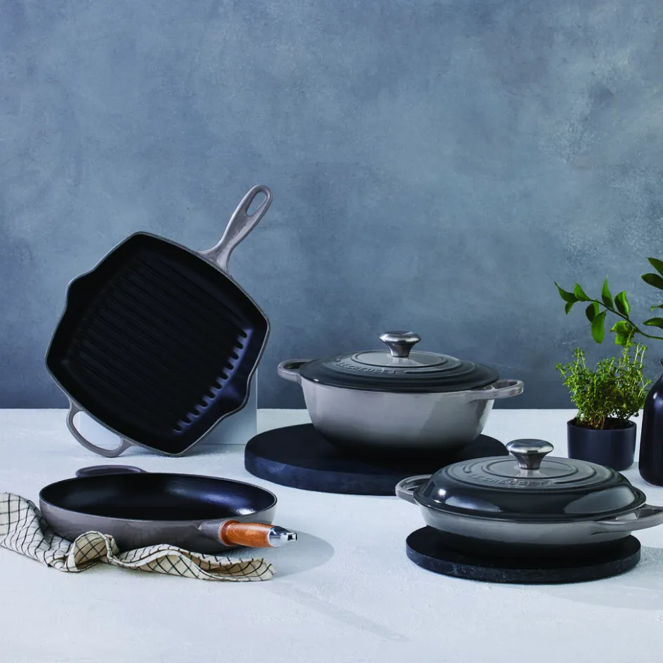 Online Le Creuset Signature Støbejernspande m. Træhåndtag 28 cm, Flint