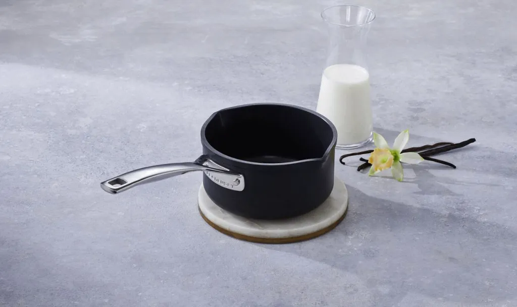 Le Creuset Gryder Og Kasseroller > Toughened Non-Stick Mælkekasserolle 1,6 L