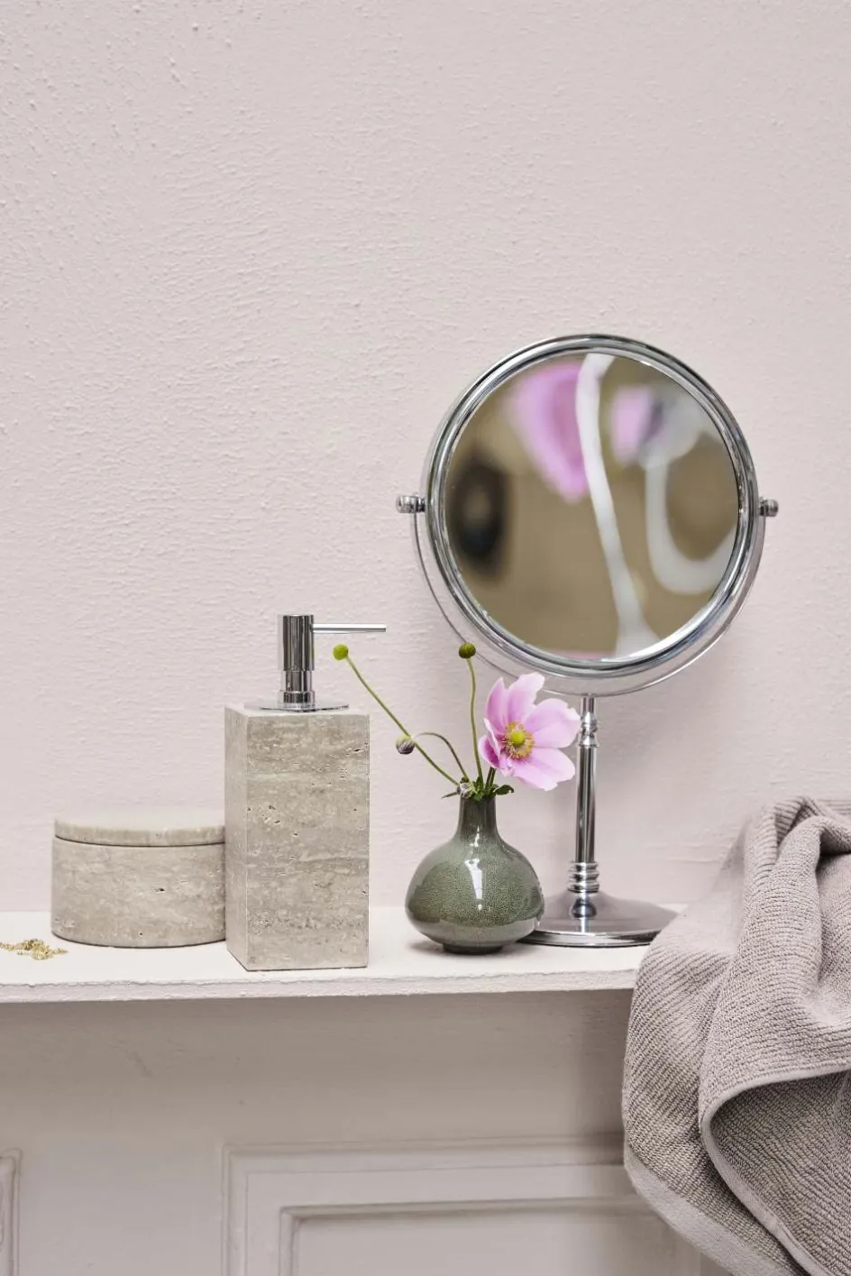 Hot Lene Bjerre Helene Vase H9 cm, Mørkt Sølvfinish
