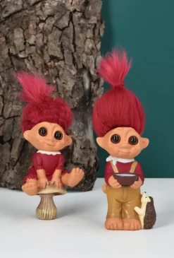 Lykketrolde Stue|Træfigurer Og Figurer > Lykketrold Familien Grandam, Nevøen
