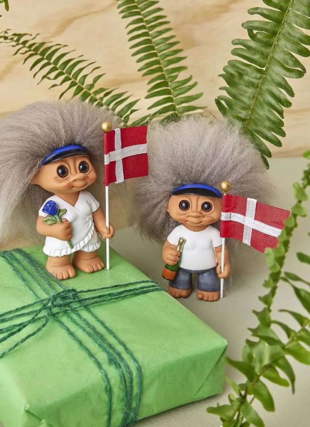 Clearance Lykketrold, Student Blå Stue|Træfigurer Og Figurer