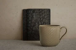Discount Lyngby Porcelæn Rhombe Earth Krus m. Hank 39 cl, Clay