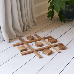 Hot Sussex Kryds & Bolle, Teak Uderum