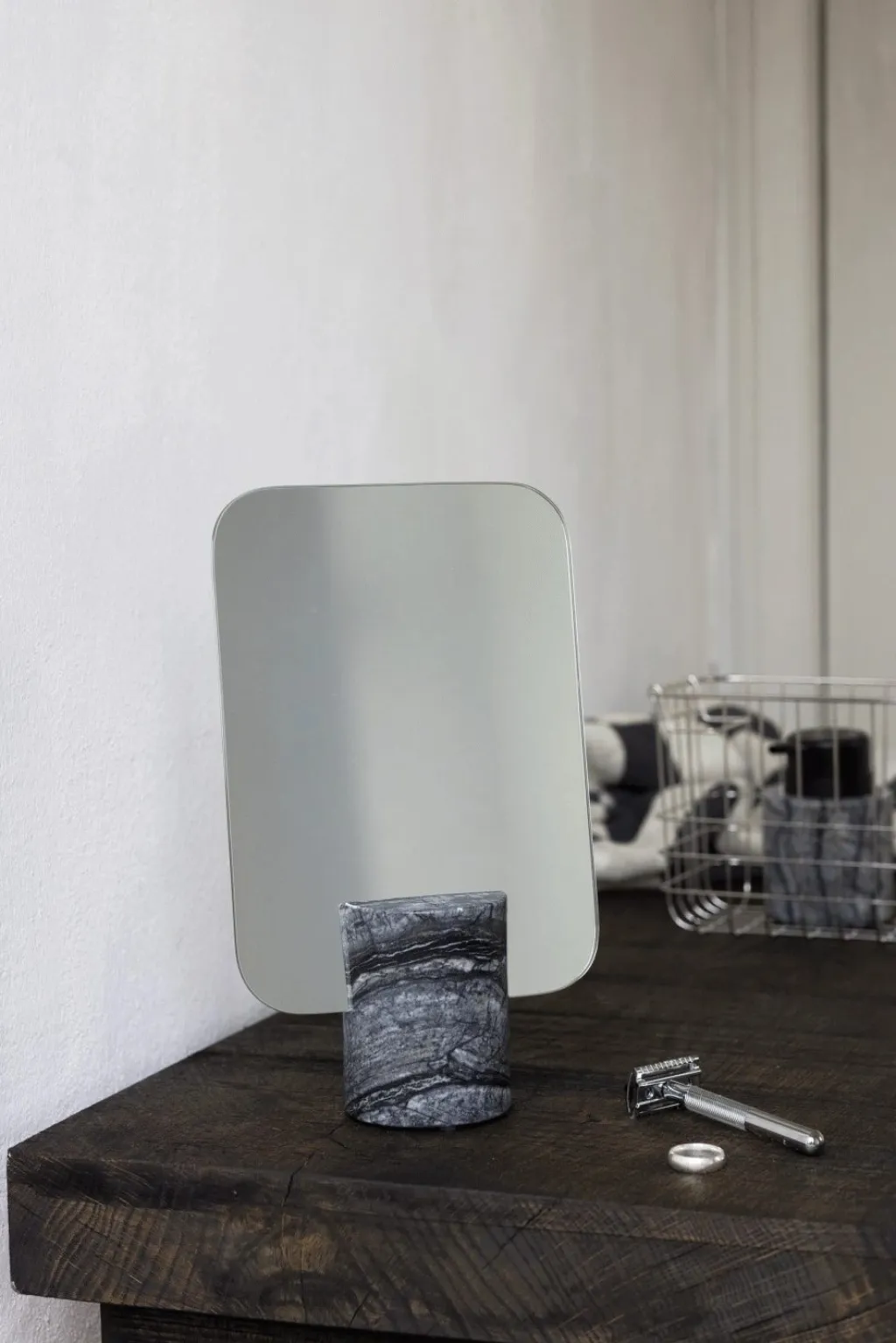 Mette Ditmer Spejle > Marble Spejl 30x18 cm,