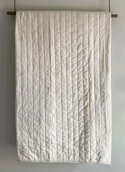 MOUD Home Soveværelse|Soveværelsestekstiler > Senses Quiltet Sengetæppe 260x260 cm,