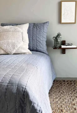 Outlet MOUD Home Senses Quiltet Sengetæppe 260x260 cm, Blå