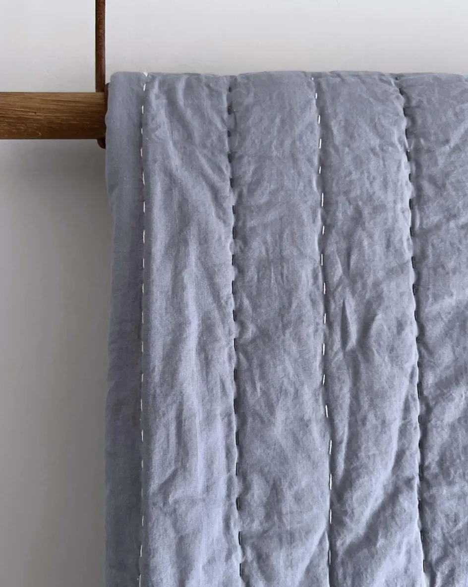 Outlet MOUD Home Senses Quiltet Sengetæppe 260x260 cm, Blå