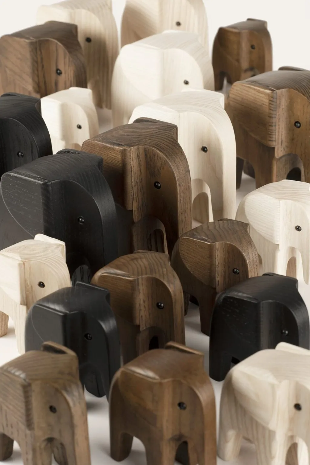 Outlet Elefant, Sortbejdset Eg Træfigurer Og Figurer