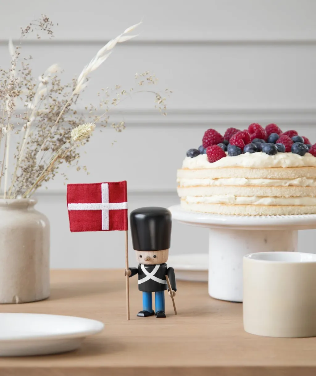 Novoform Træfigurer Og Figurer > Garder Standaruniform, Rød