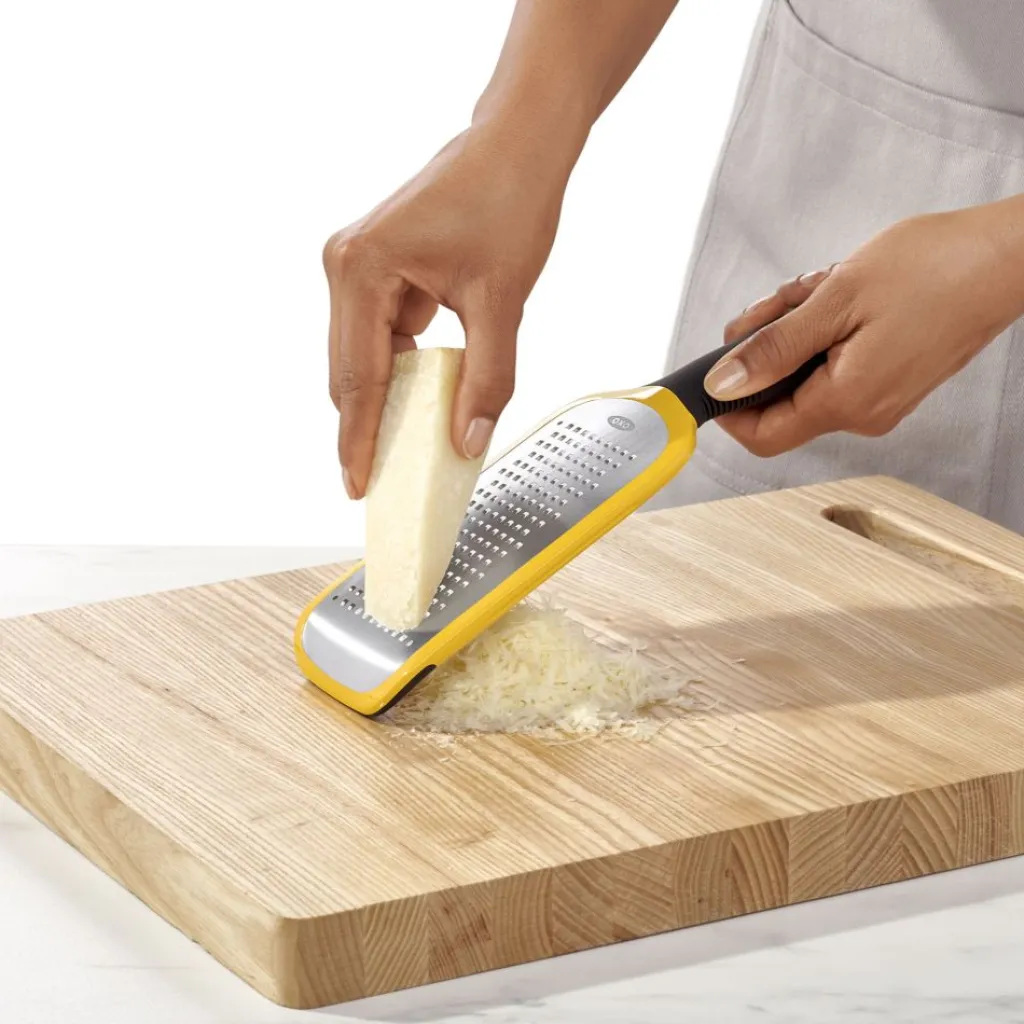 OXO Skrælleredskaber > Good Grips Rivejern Medium 28 cm, Gul