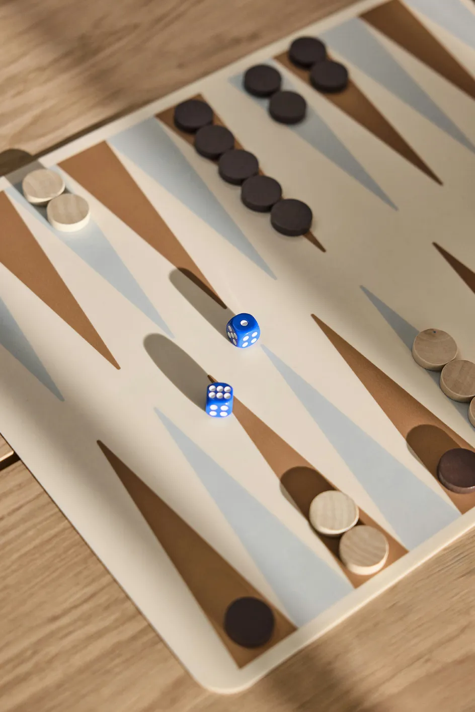 Hot OYOY Backgammon 33,5x49 cm, Caramel/Blå