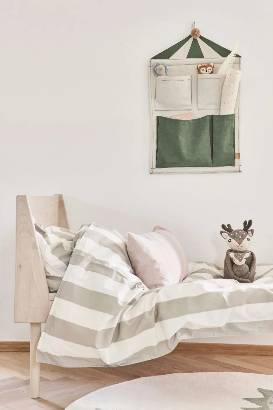 Sale OYOY Mini Circus Vægopbevaring 40x60 cm, Clay/Grøn