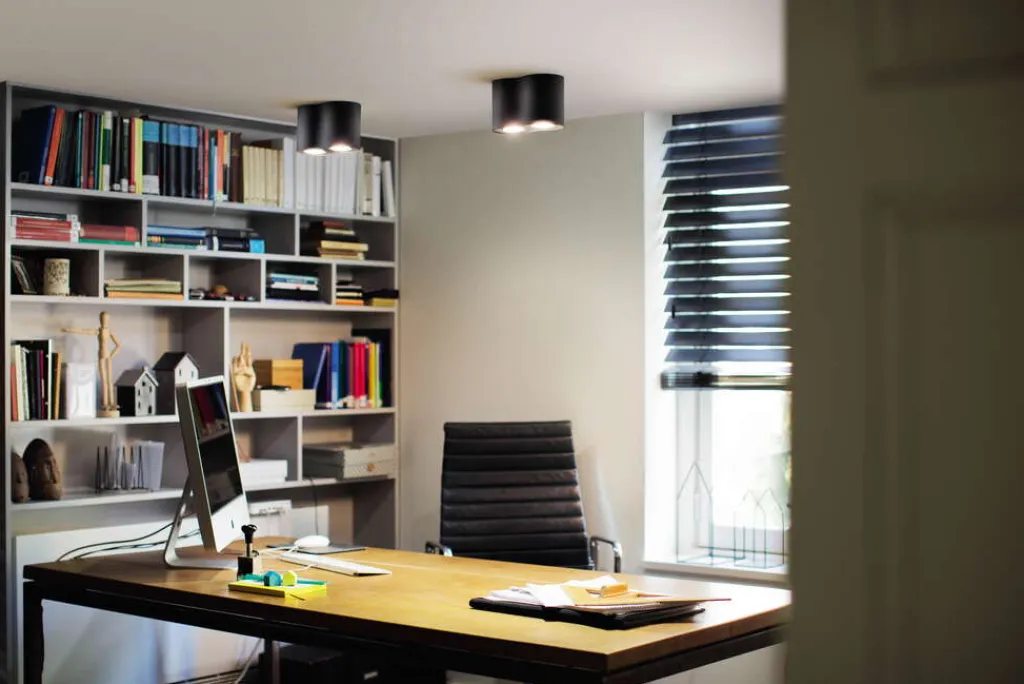 Philips hue Smart Home|Smart Spotlamper > Pillar Spotlampe m. Switch 12 cm, Sort