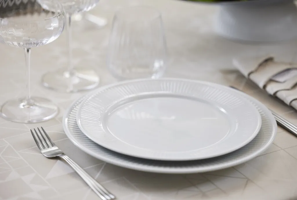 Online Plissé Tallerken 28 cm, Hvid Middagstallerkener