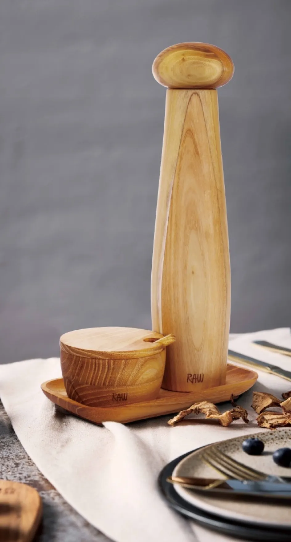 Hot RAW Keramisk Peberkværn og Saltkar m. Bakke, Teak
