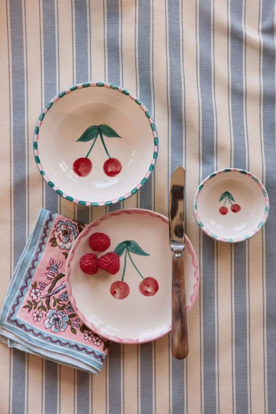 Online RICE Hand-Painted Tallerken 15 cm, Cherry
