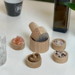 Rivsalt Salt Og Peber|Salt Og Peber > Crush Minikværn H6,6 cm, Rustfrit Stål/Egetræ