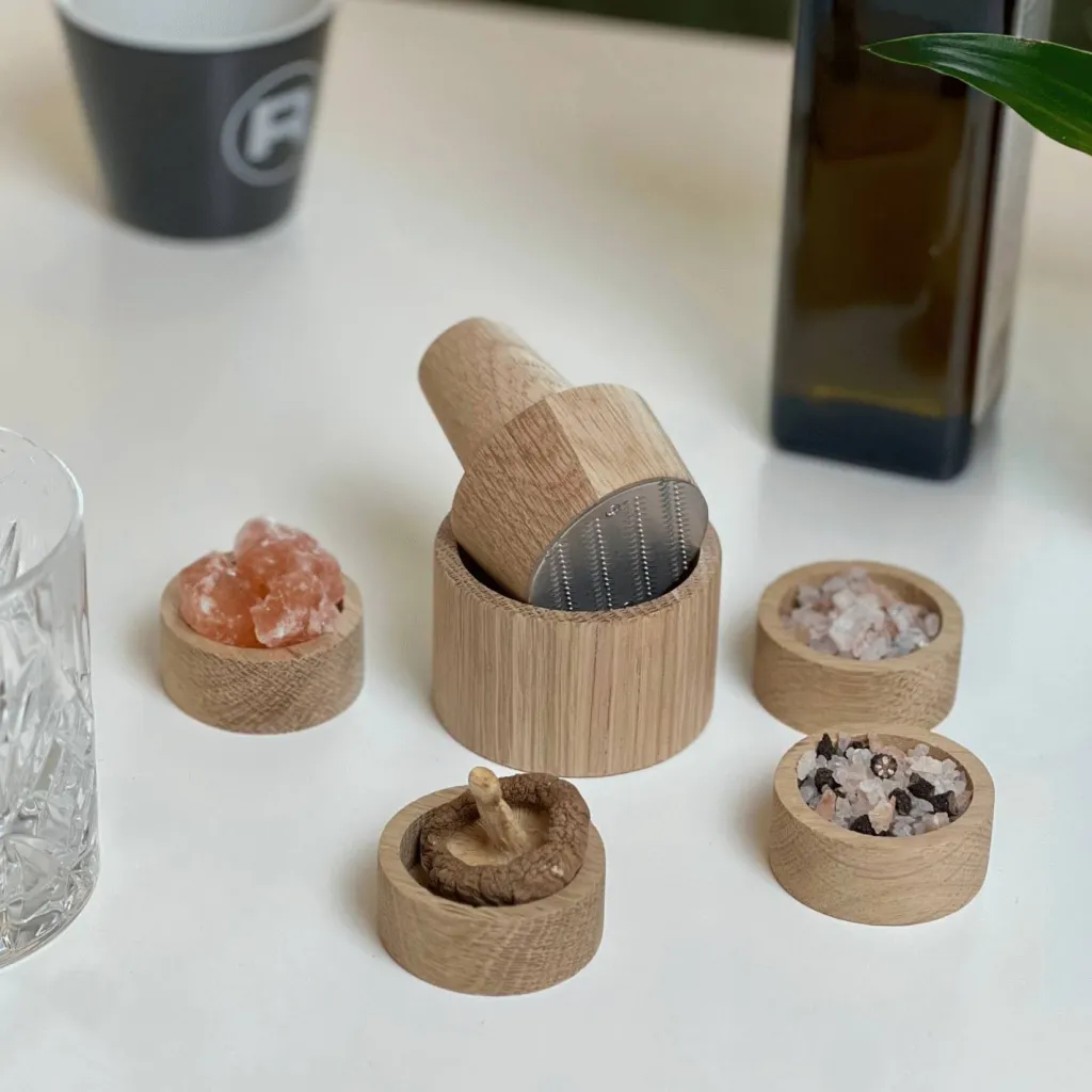 Rivsalt Salt Og Peber|Salt Og Peber > Crush Minikværn H6,6 cm, Rustfrit Stål/Egetræ