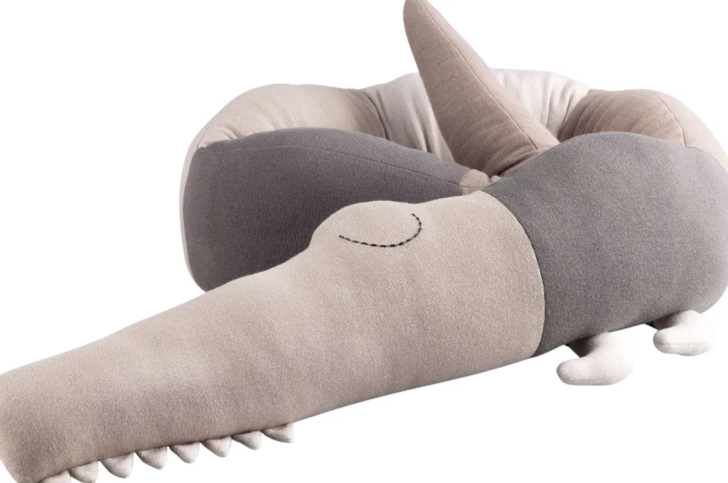 Børn Sebra Puder Til Børneværelset|Puder Og Betræk > Strikket Pude Sleepy Croc 12x190 cm,