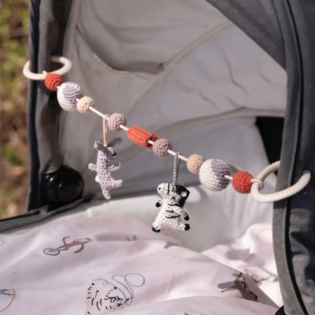 Outlet Teeny Toes Hæklet Barnevognskæde 48 cm, Lilla Børn Musikuroer Og Aktivitetsophæng