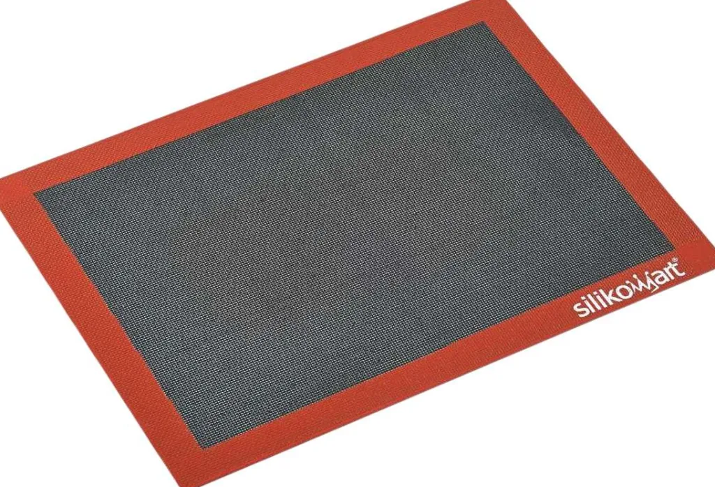Outlet Air Mat Bagemåtte 30x40 cm, Sort/Rød Bagemåtter