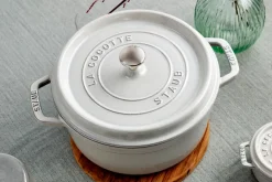 Outlet Staub La Cocotte Støbejernsgryde 28 cm/6,7 L, Hvid Trøffel