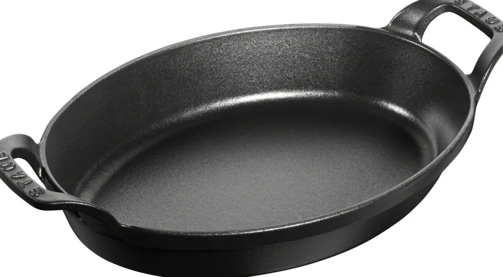 Staub Spisestue|Fade > Ovalt Støbejernsfad , Sort