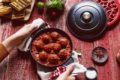 Staub Spisestue|Fade ><noscript><img width=