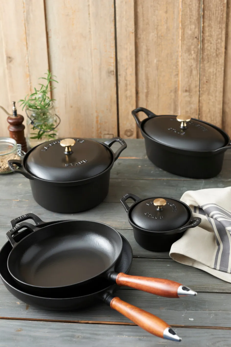New Staub Støbejernspande