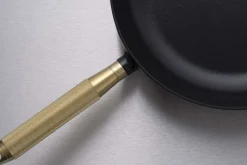 Online Staub Støbejernspande 28 cm, Sort/Messing