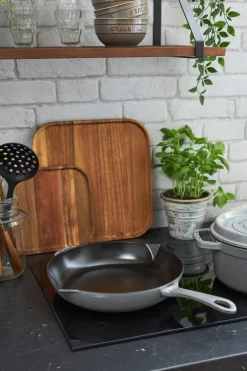 Staub Støbejernspande m. Hældetud 26 cm