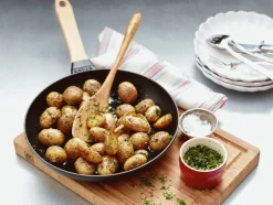 Online Staub Stegepande m. Træhåndtag 26 cm