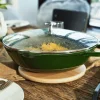Staub Pander > Wok m. Glaslåg 30 cm, Basilikum