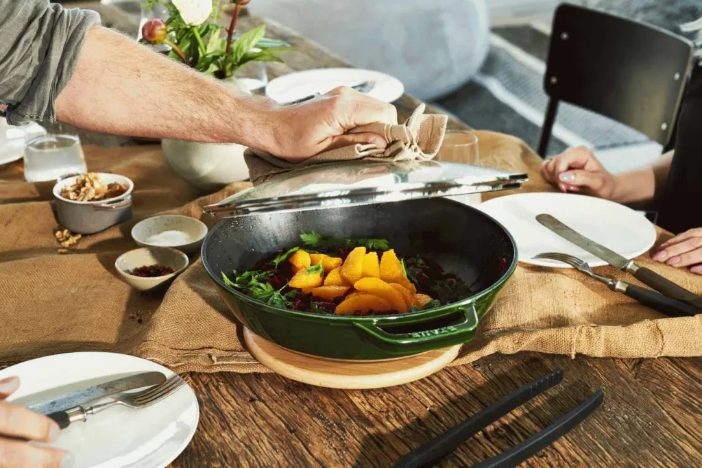 Staub Pander > Wok m. Glaslåg 30 cm, Basilikum