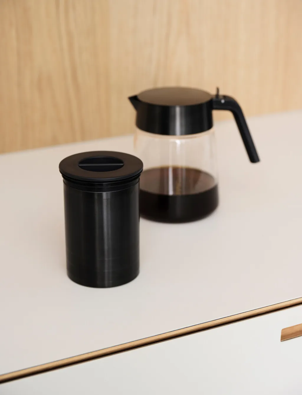 Stelton Kander > Nohr Glaskande 1,2 L, Black Metallic