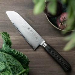 Tamahagane Japanske Knive > San Tsubame Santokukniv 16 cm