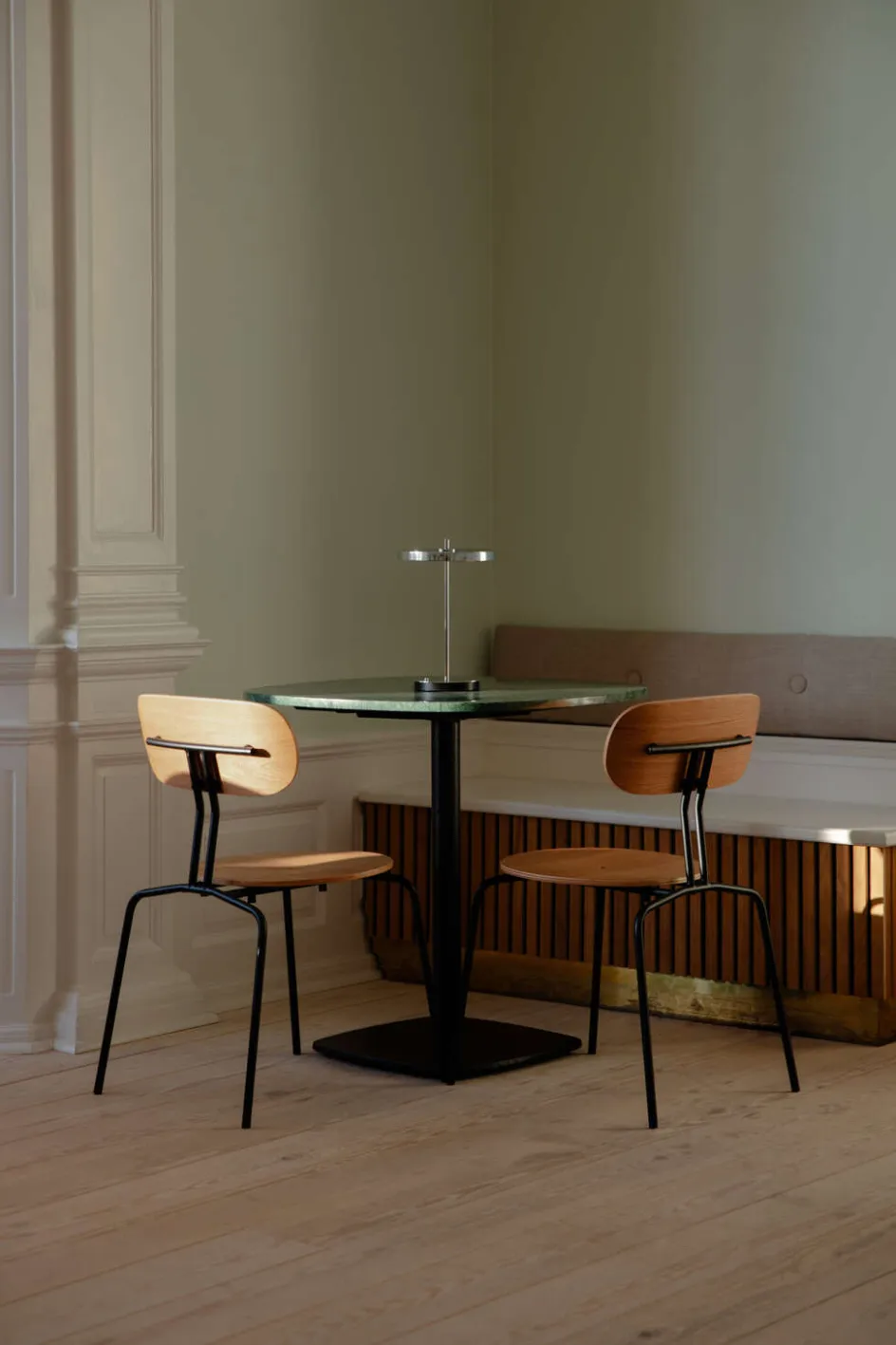 Hot Umage Asteria Move Trådløs Bordlampe LED H30,6 cm, Poleret Stål