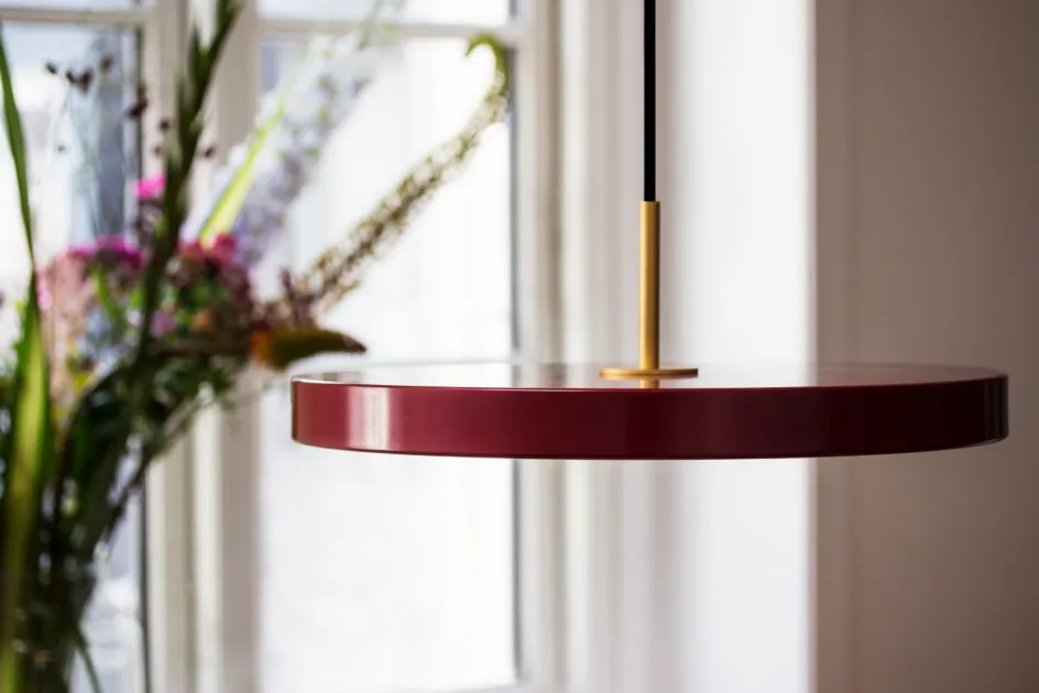 Hot Umage Asteria Pendel ?43 cm, Ruby Red/Messing