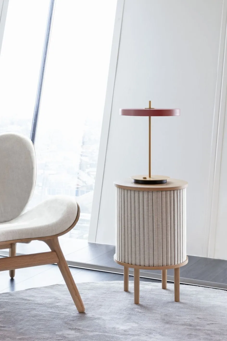 Umage Asteria Trådløs Bordlampe LED H41,5 cm, Nuance Rose/Messing